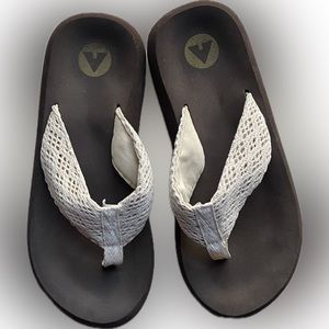 Airwalk flip flops sandals size 7.